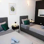 Comfort With Free Parking شقة