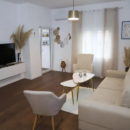 Apartment Comfort With Free Parking *