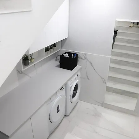 Apartment Comfort With Free Parking *