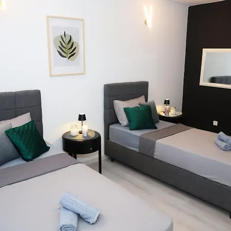 Comfort With Free Parking Apartmán
