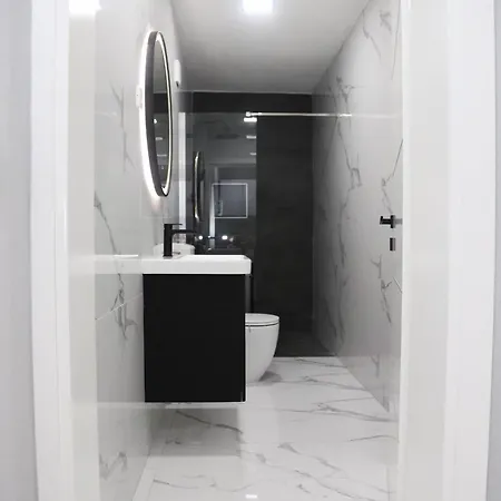 Comfort With Free Parking Apartment *