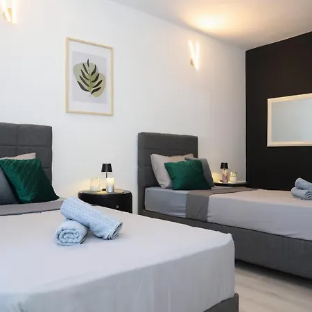 Comfort With Free Parking Apartment *