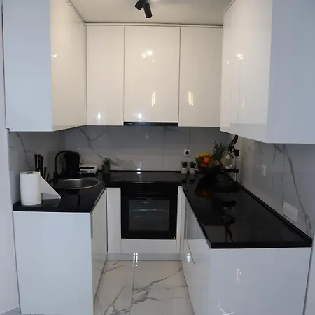 Comfort With Free Parking Apartment *