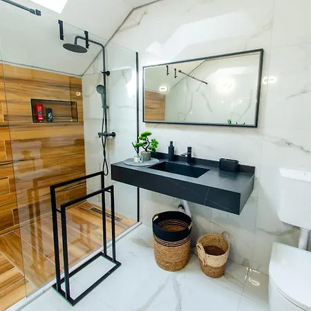 Comfort With Free Parking Apartment