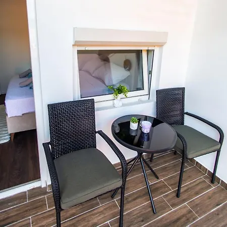 Comfort With Free Parking Apartment