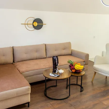 Apartment Comfort With Free Parking